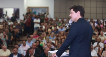 Daniel Vilela vincula desenvolvimento a investimentos em educação